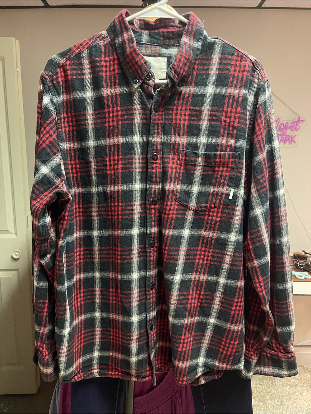 919. Relaxed Plaid Button-Up Shirt in Black & Red - Picture 4 of 4